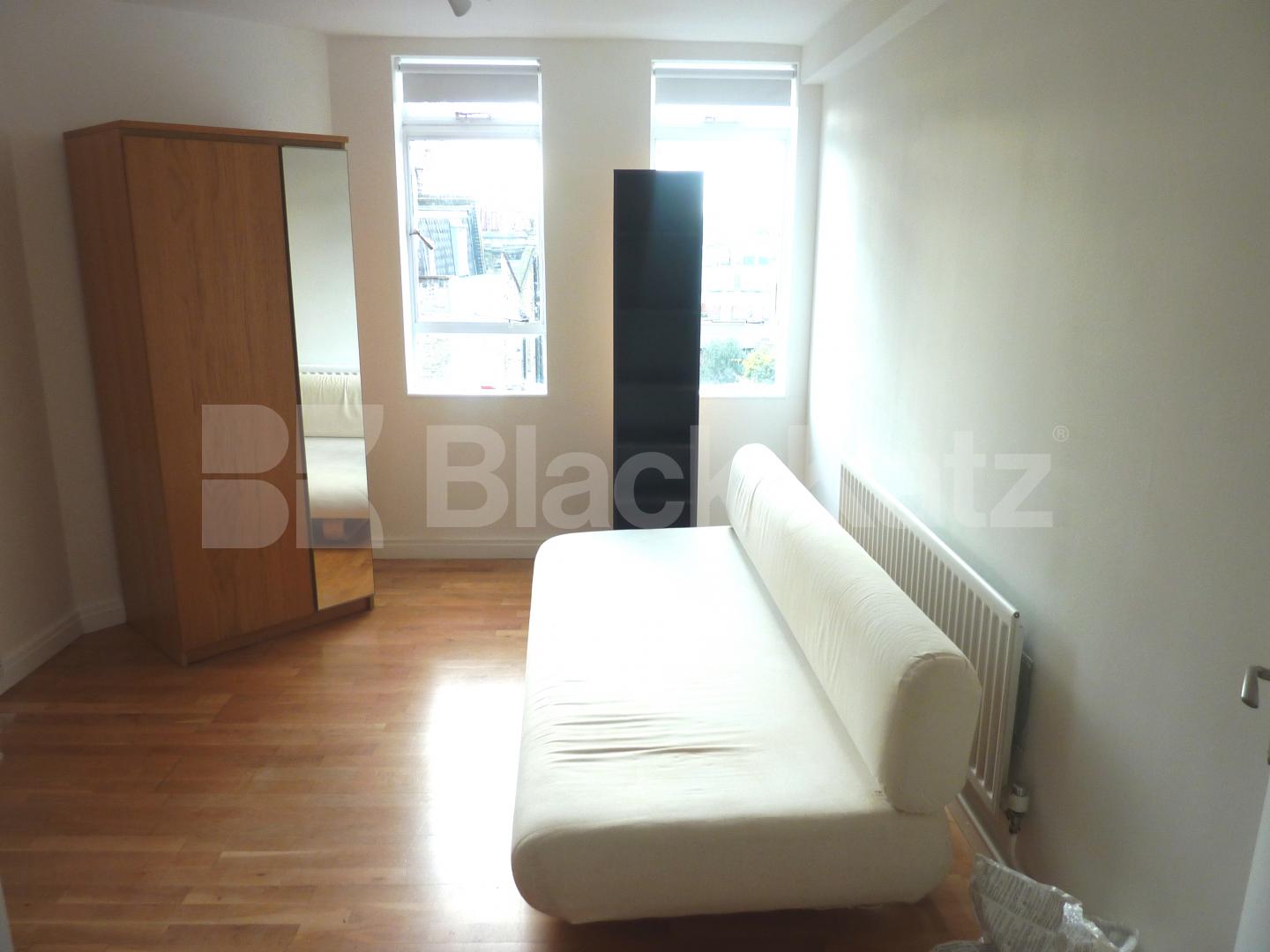 			ZONE 1 CENTRAL LOCATION!, 2 Bedroom, 1 bath, 1 reception Flat			 Margery Street, KINGS CROSS-FARRINGDON